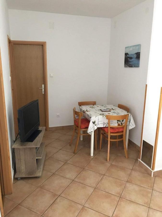 Apartmani Anita Malinska Exterior foto